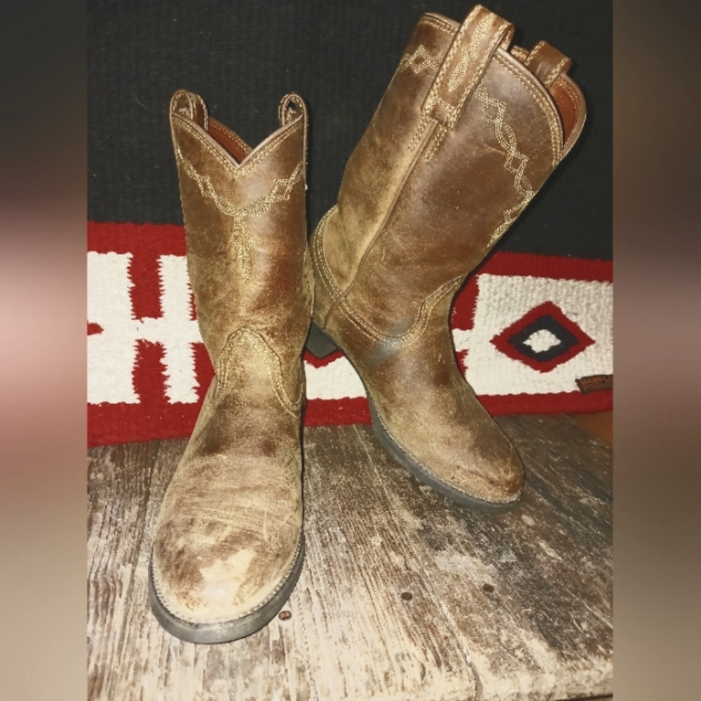 Womens Ariat boots sz 7.5
